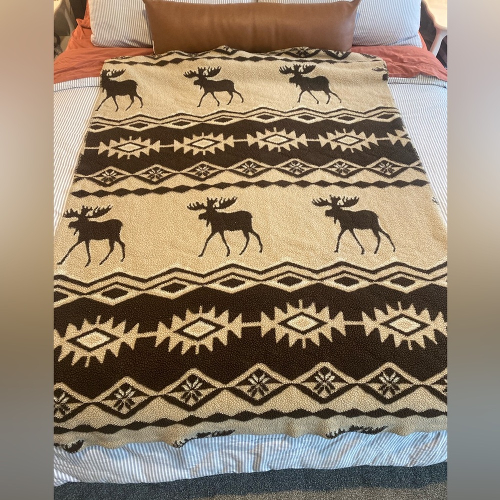 Cozy Moose Pattern Throw Blanket - Cream & Brown Vintage Western 50”/70” approx.